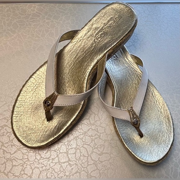 Tommy Bahama | ladies Relaxology lonna Leather Flip Flops. Size: 11 - Picture 7 of 16